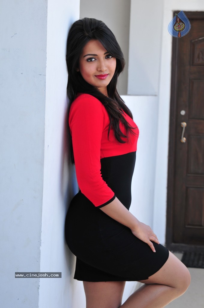Catherine Tresa New Pics - 6 / 96 photos