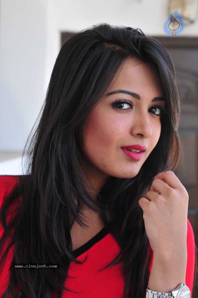 Catherine Tresa New Pics - 8 / 96 photos