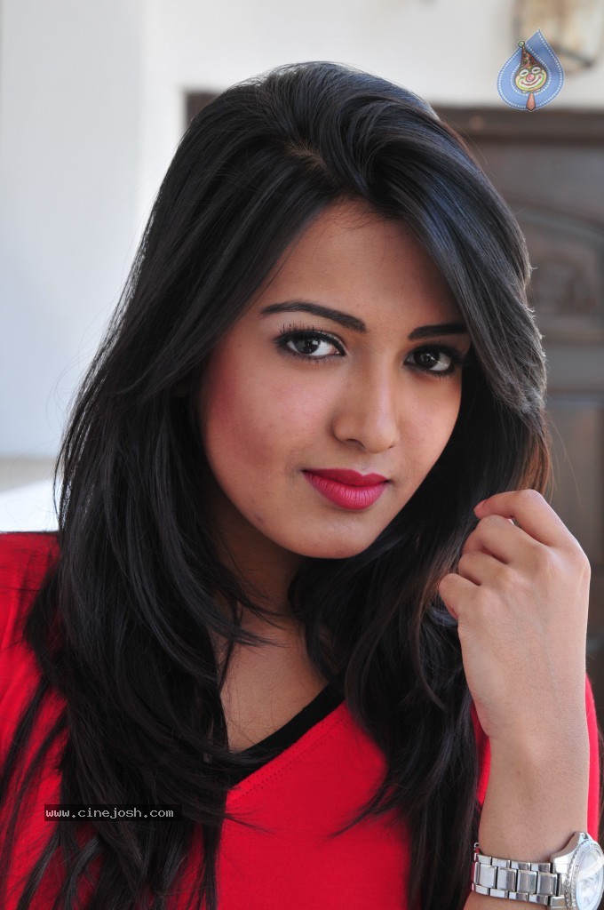 Catherine Tresa New Pics - 19 / 96 photos