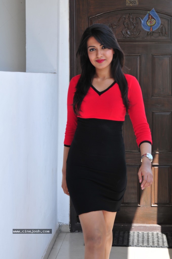 Catherine Tresa New Pics - 26 / 96 photos
