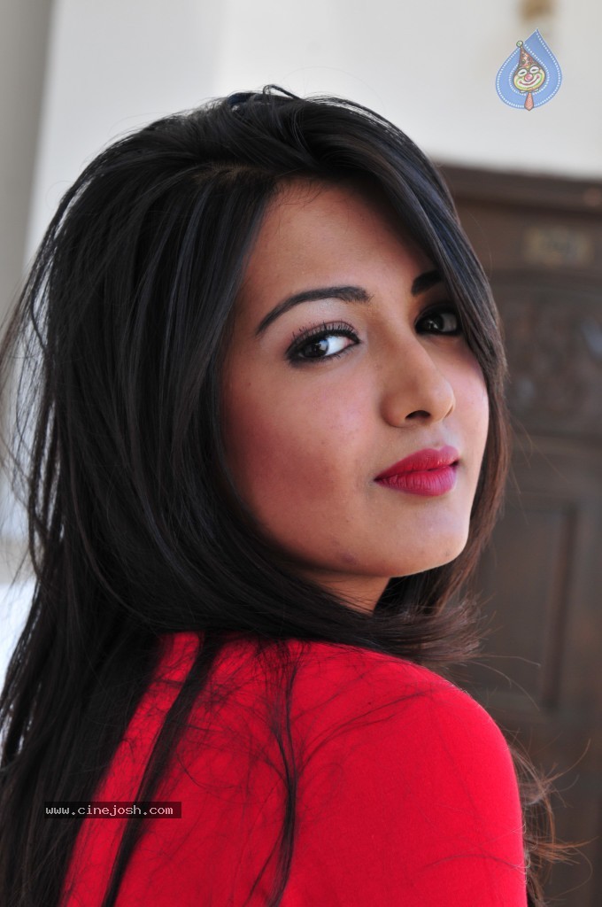 Catherine Tresa New Pics - 68 / 96 photos