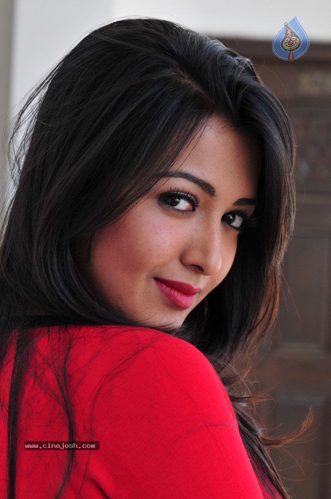 Catherine Tresa New Pics - 79 / 96 photos