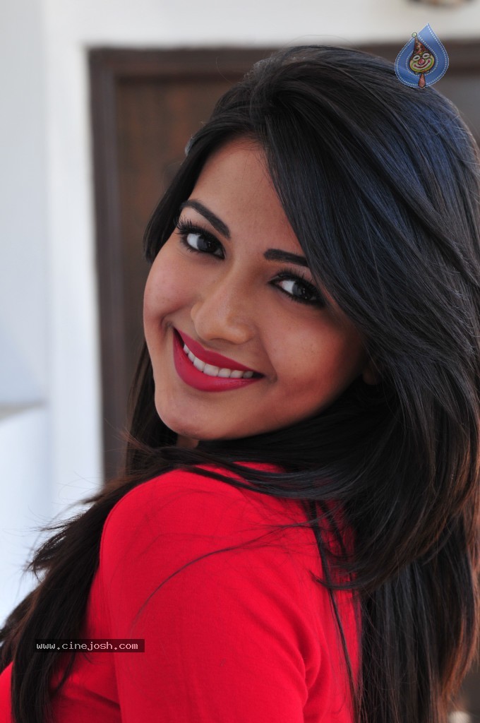 Catherine Tresa New Pics - 93 / 96 photos