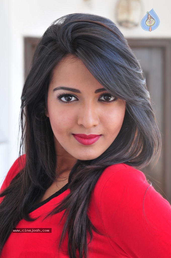 Catherine Tresa New Pics - 94 / 96 photos