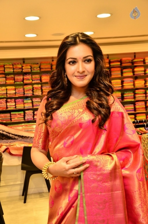 Catherine Tresa New Pics - 2 / 26 photos