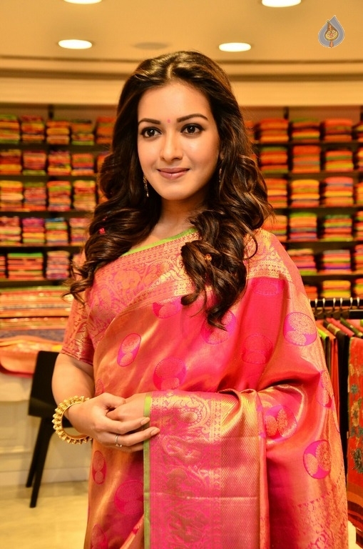 Catherine Tresa New Pics - 4 / 26 photos