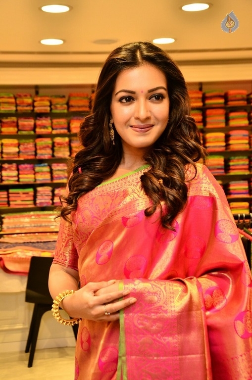 Catherine Tresa New Pics - 9 / 26 photos