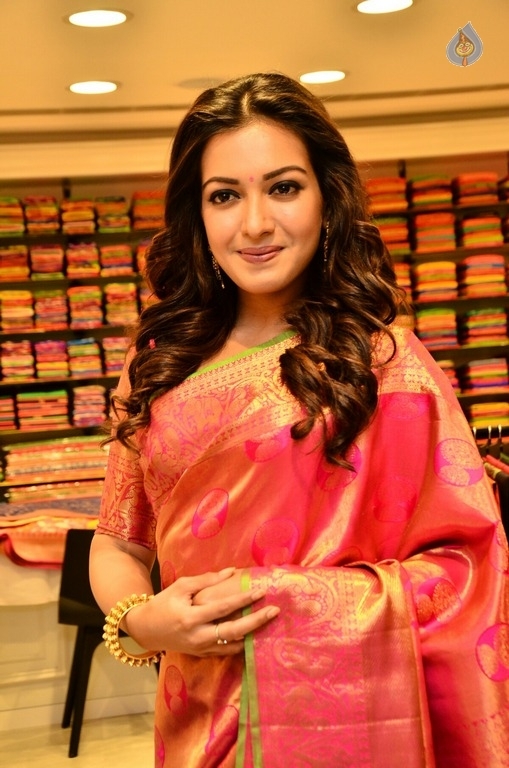 Catherine Tresa New Pics - 10 / 26 photos