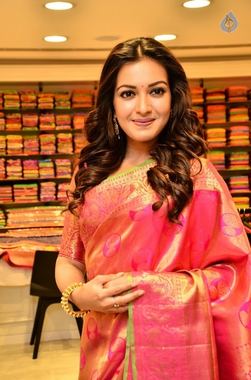 Catherine Tresa New Pics - 22 / 26 photos