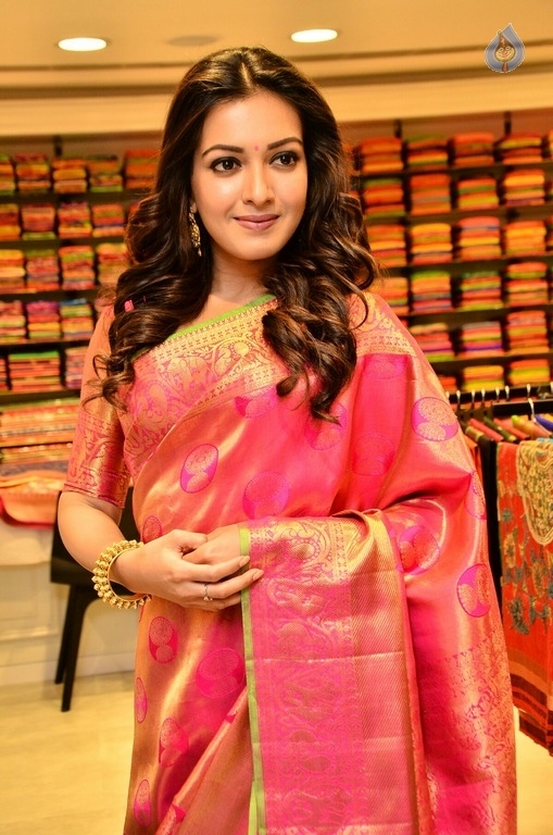 Catherine Tresa New Pics - 23 / 26 photos