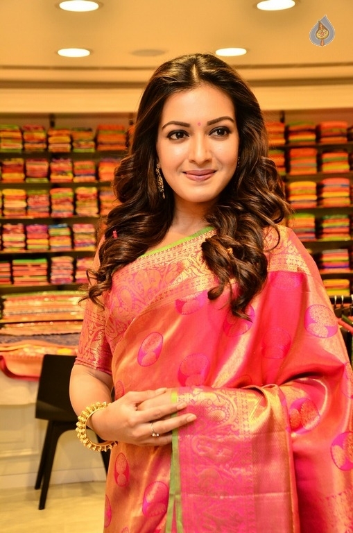 Catherine Tresa New Pics - 24 / 26 photos