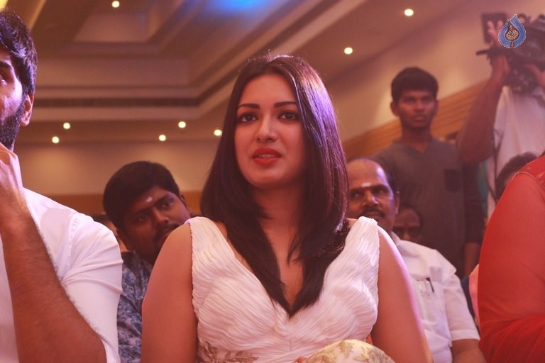 Catherine Tresa New Pics - 14 / 40 photos