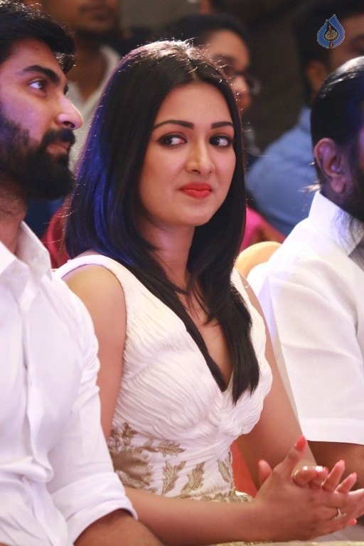 Catherine Tresa New Pics - 26 / 40 photos