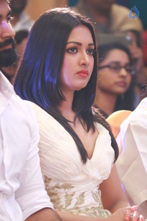 Catherine Tresa New Pics - 31 / 40 photos