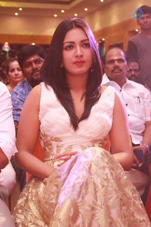Catherine Tresa New Pics - 38 / 40 photos
