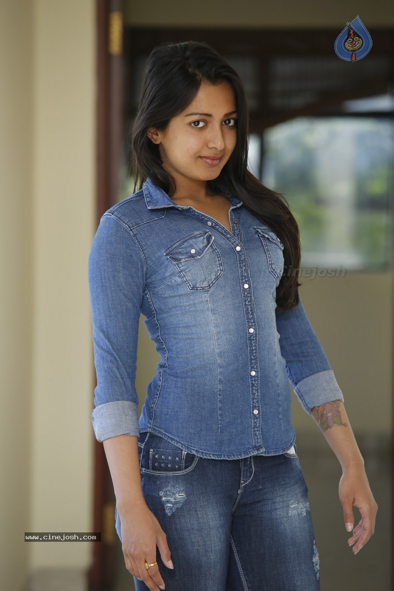 Catherine Tresa New Pics - 35 / 42 photos