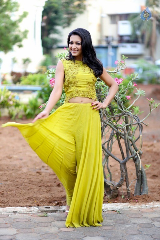 Catherine Tresa Photo Shoot - 4 / 23 photos