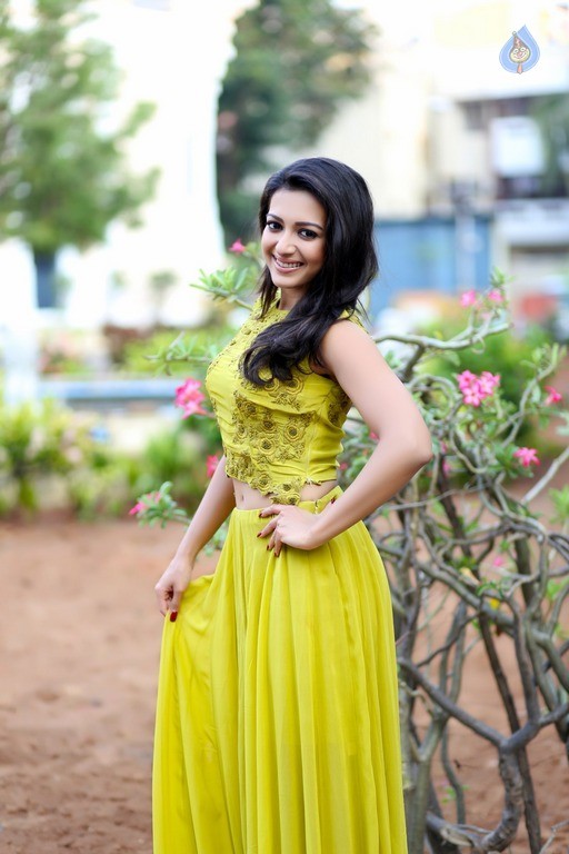 Catherine Tresa Photo Shoot - 14 / 23 photos