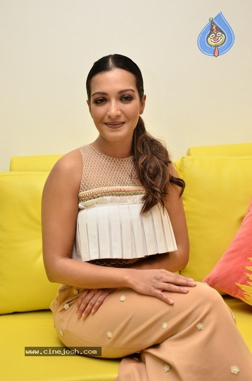 Catherine Tresa Photos - 11 / 21 photos