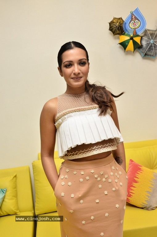 Catherine Tresa Photos - 17 / 21 photos