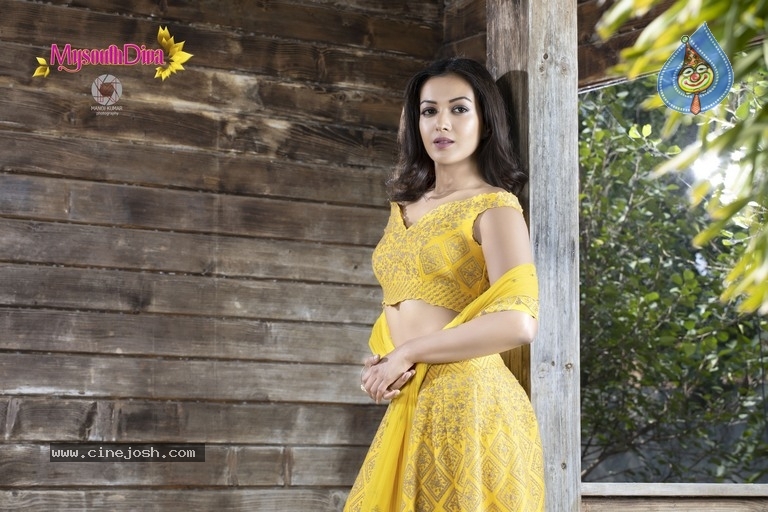 Catherine Tresa Photos - 9 / 18 photos