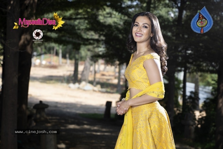 Catherine Tresa Photos - 14 / 18 photos