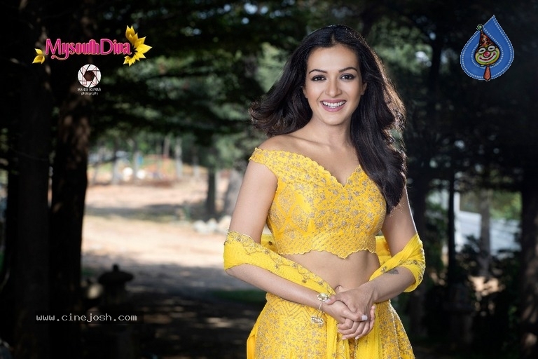 Catherine Tresa Photos - 16 / 18 photos