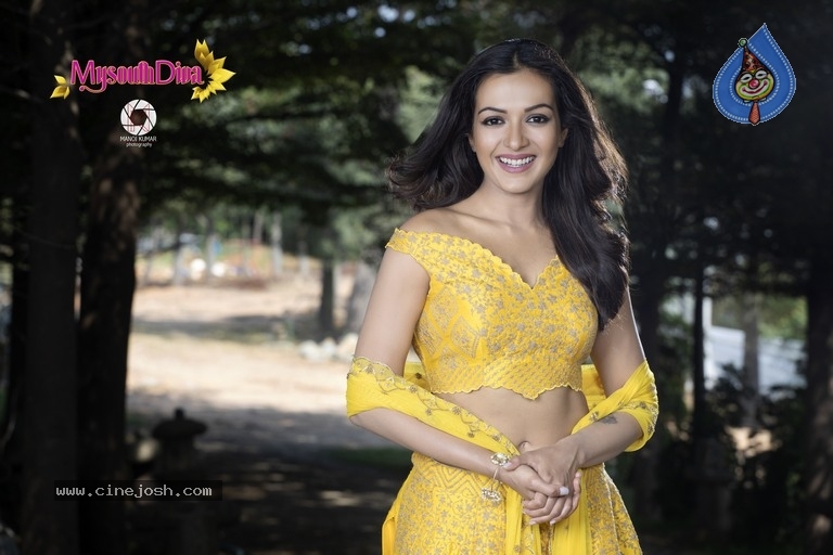 Catherine Tresa Photos - 18 / 18 photos