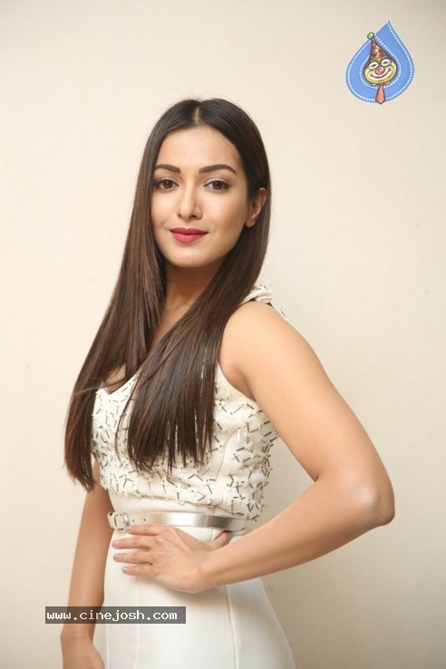 Catherine Tresa Stills - 25 / 34 photos