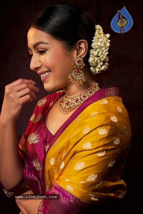 Catherine Tresa Stills - 2 / 13 photos