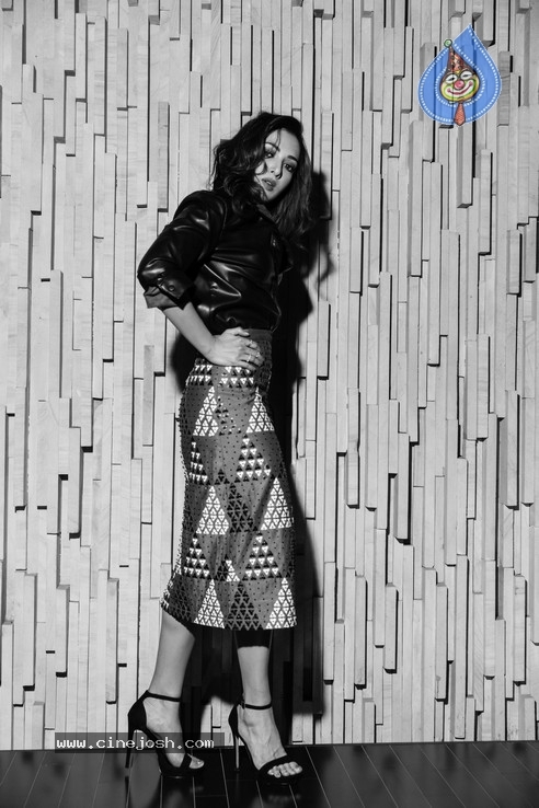 Catherine Tresa Stills - 6 / 13 photos