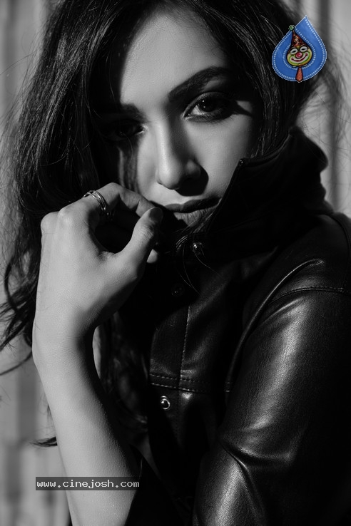 Catherine Tresa Stills - 7 / 13 photos