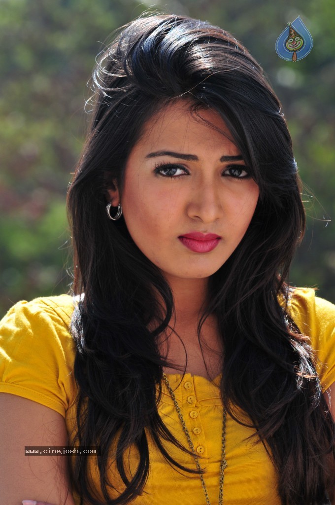 Catherine Tresa Stills - 33 / 40 photos