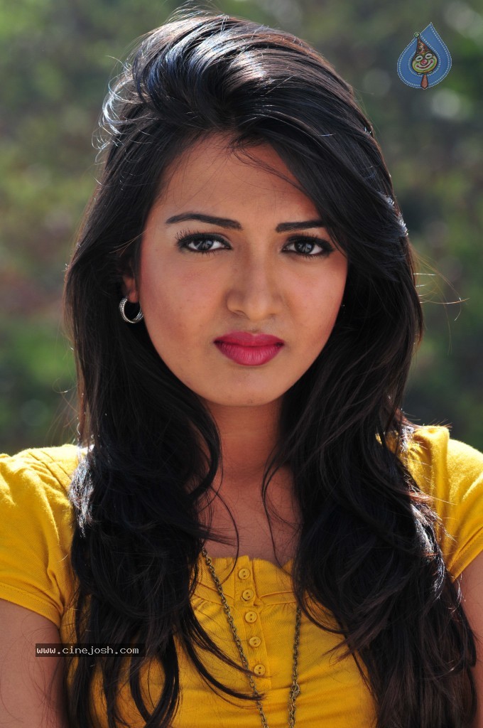 Catherine Tresa Stills - 39 / 40 photos
