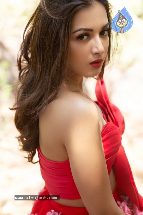Catherine Tresa Stills - 2 / 6 photos