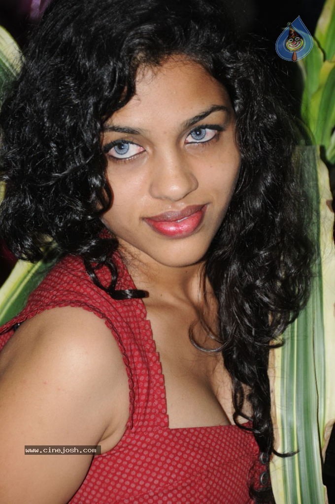 Chaitra Hot Stills - 16 / 42 photos