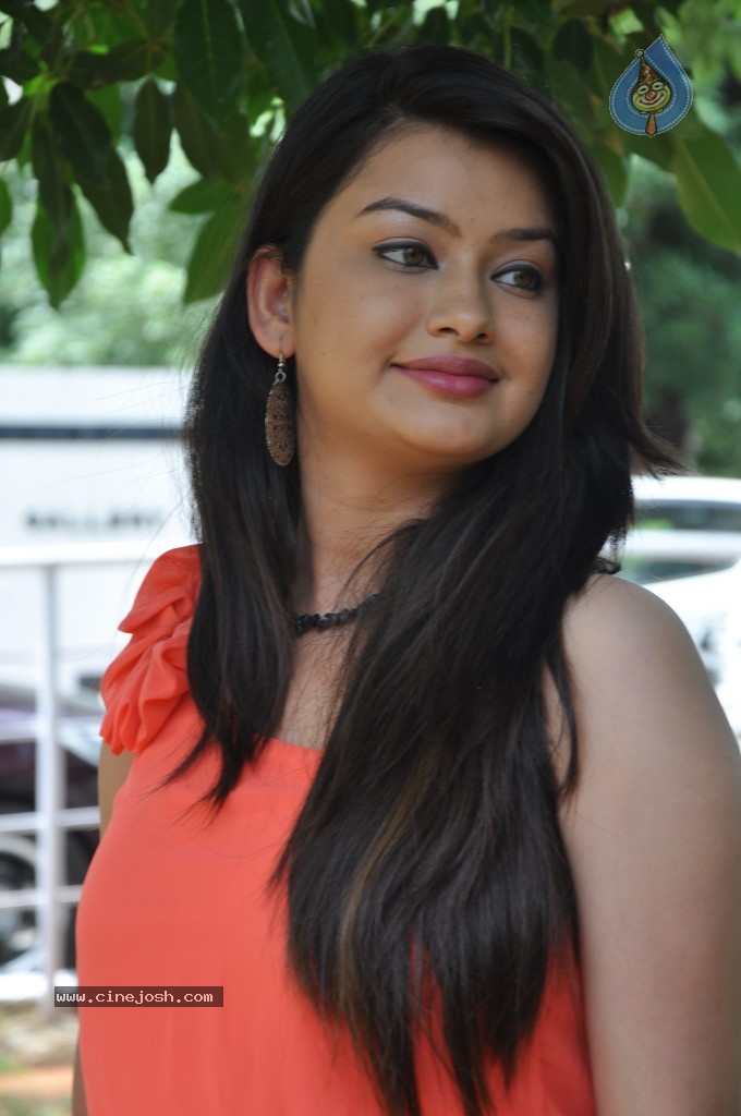 Chandini New Stills - 9 / 29 photos