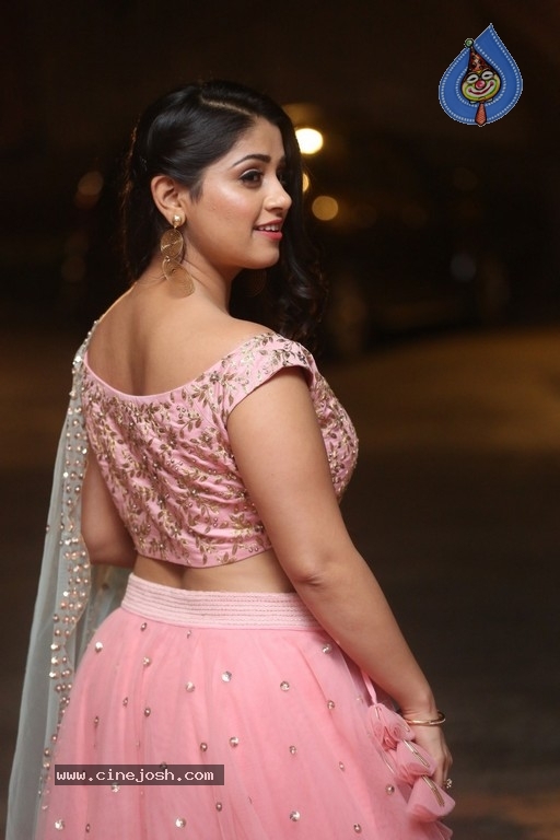 Chandni Bhagwanani Photos - 18 / 21 photos