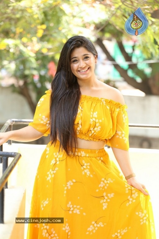 Chandni Bhagwanani Photos - 18 / 19 photos