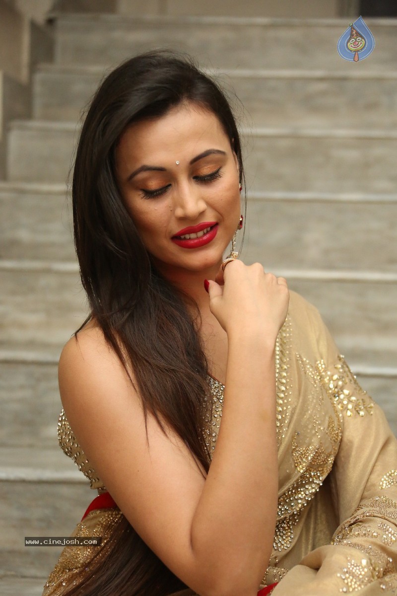 Simran Kapoor Stills - 12 / 96 photos