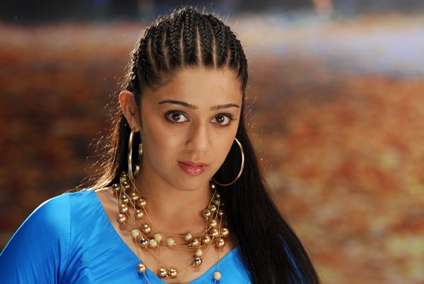 Charmi - Mahatma - 7 / 15 photos