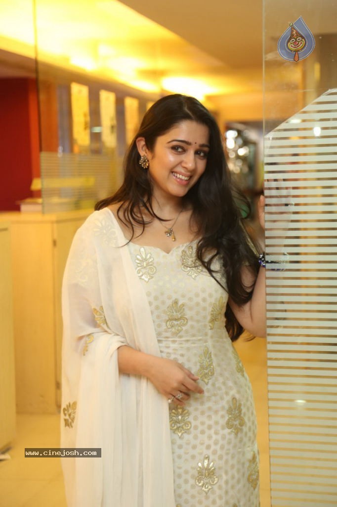 Charmi New Images - 21 / 43 photos