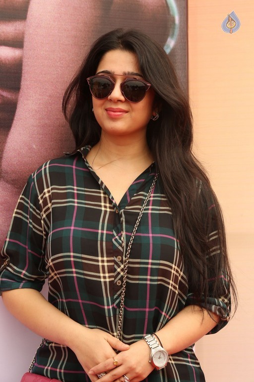 Charmi New Images - 13 / 33 photos