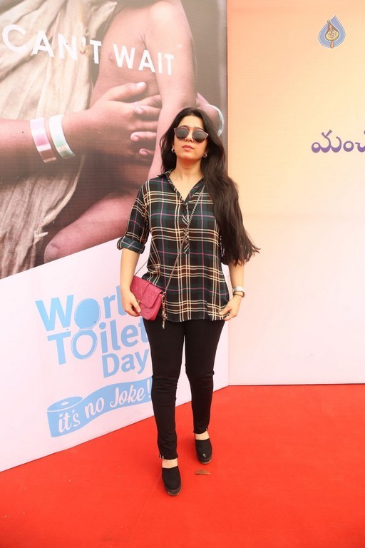 Charmi New Images - 19 / 33 photos