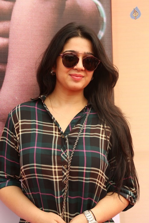 Charmi New Images - 25 / 33 photos