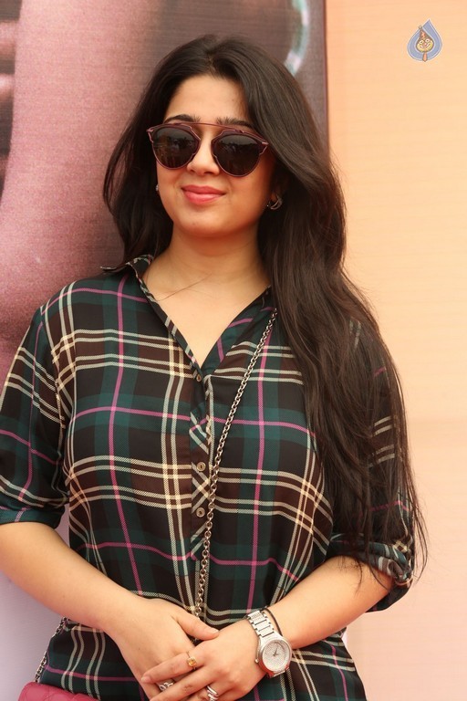 Charmi New Images - 26 / 33 photos