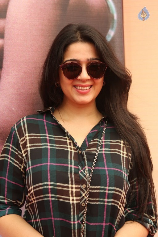 Charmi New Images - 27 / 33 photos