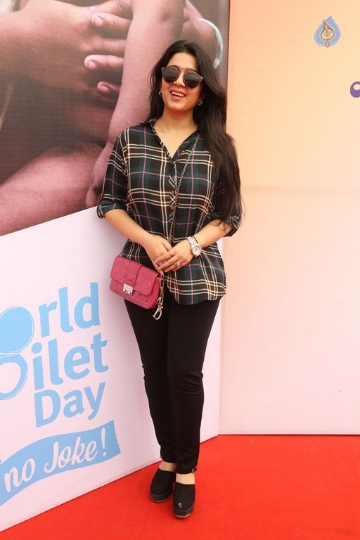 Charmi New Images - 28 / 33 photos