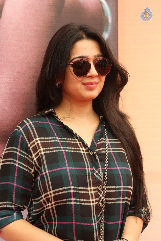 Charmi New Images - 29 / 33 photos