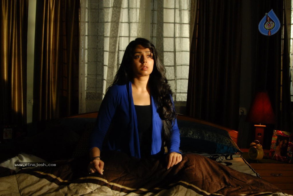Charmi Stills - 20 / 27 photos